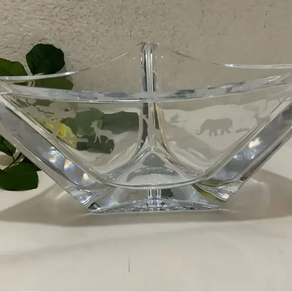 Vintage Mikasa triangular Vase Safari Animals Etched Around The topretired 8lb